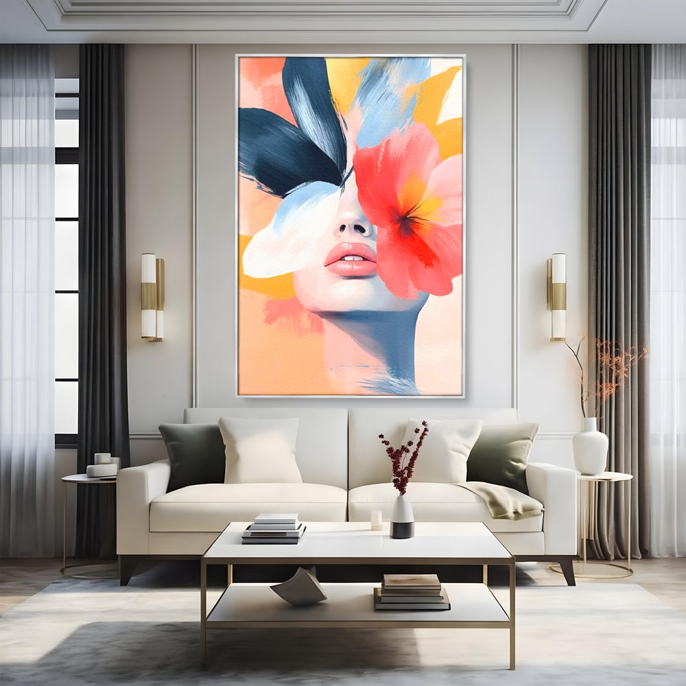 Tablou canvas cu tablou canvas cu fata de femeie si flori pictate, in rama de aluminiu argintiu, pe perete intr-un living